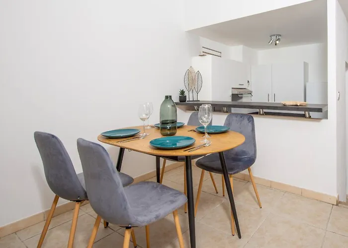 Elegance Au Coeur Du Vieil 2 Climatisation 6 Personnes Antibes