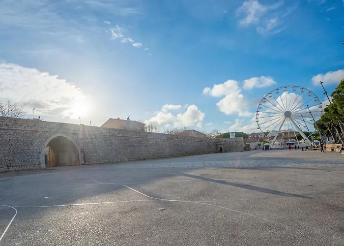 Elegance Au Coeur Du Vieil 2 Climatisation 6 Personnes Lägenhet